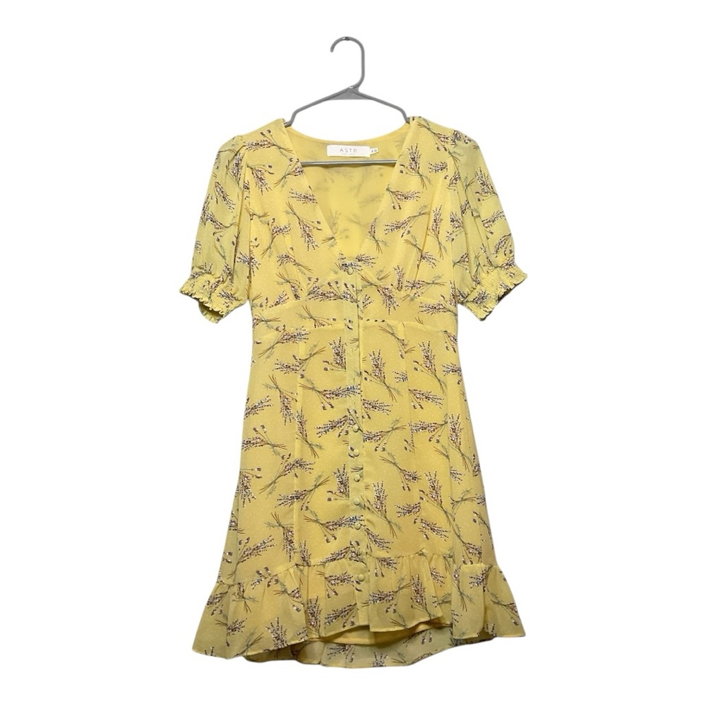 Women’s NWOT ASTR the label Kesari dress in butter yellow with floral, size XS